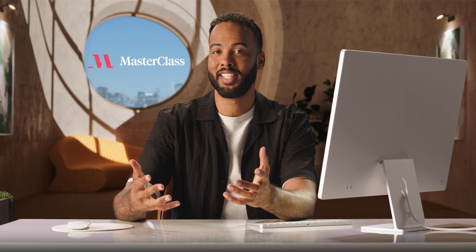 Manuel Sainsily teaching a MasterClass course